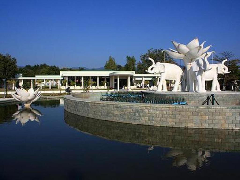 Star World Hotel Naypyidaw Экстерьер фото